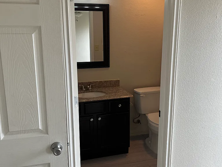 131 Robinhood Dr — Photo 12