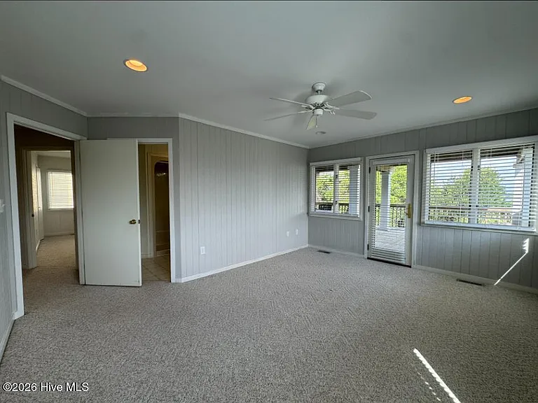 1154 Monroe Ln — Photo 15