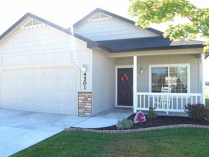 2nd image of 4501 E Middle Fork Way