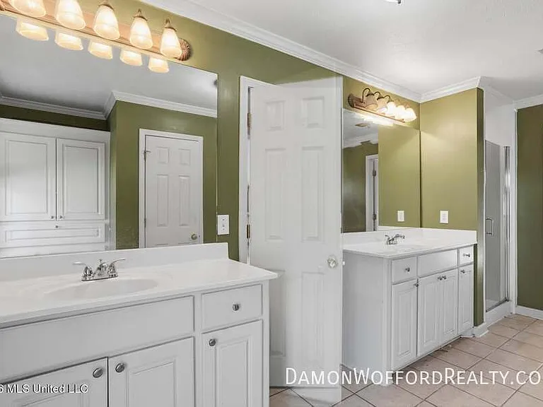 139 Hunters Row — Photo 16