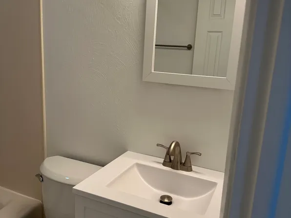 121 Eastern Ave, Coraopolis, PA 15108