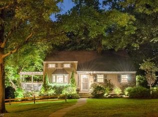 63 Old Oak Dr, New Providence, NJ 07901