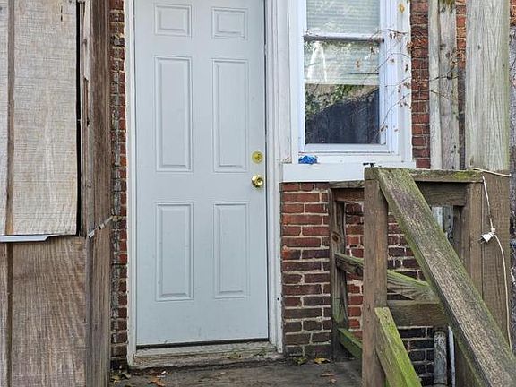 5th image of 2413 Reisterstown Rd