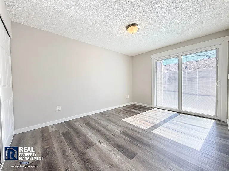 6415 Steilacoom Blvd SW Tacoma — Photo 16
