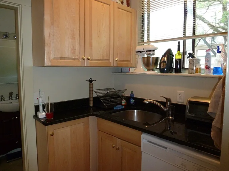 29 Gloucester St #8 — Photo 5