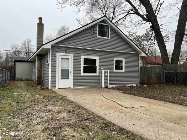 712 Broadway Ave, Owosso, MI 48867