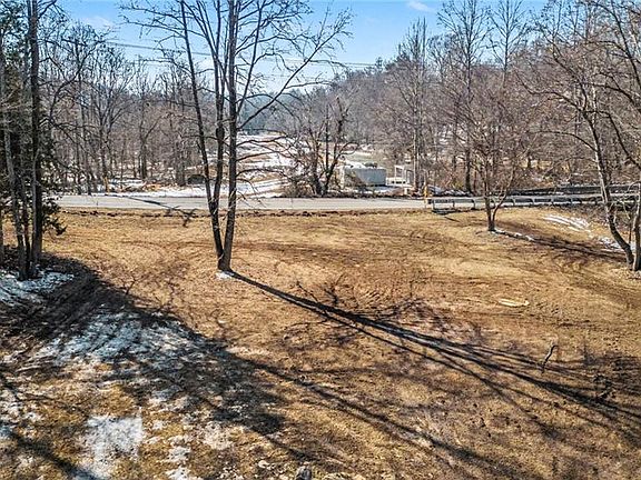 5th image of 1499 S Peace Haven Rd