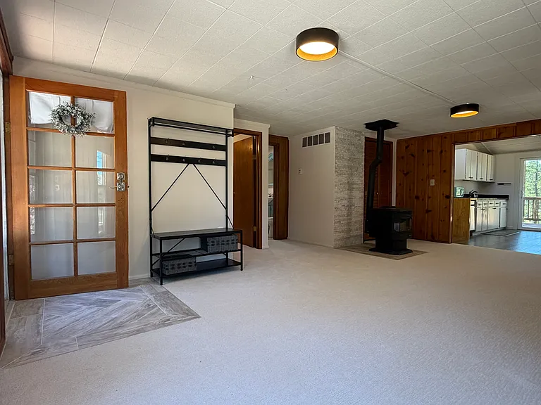 5547 Lee Dr — Photo 2