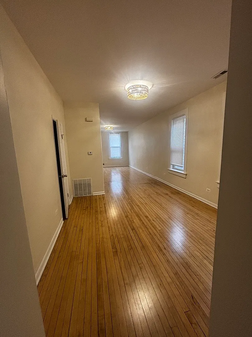 3 bed, 1300 sqft, $2,500 — Photo 3