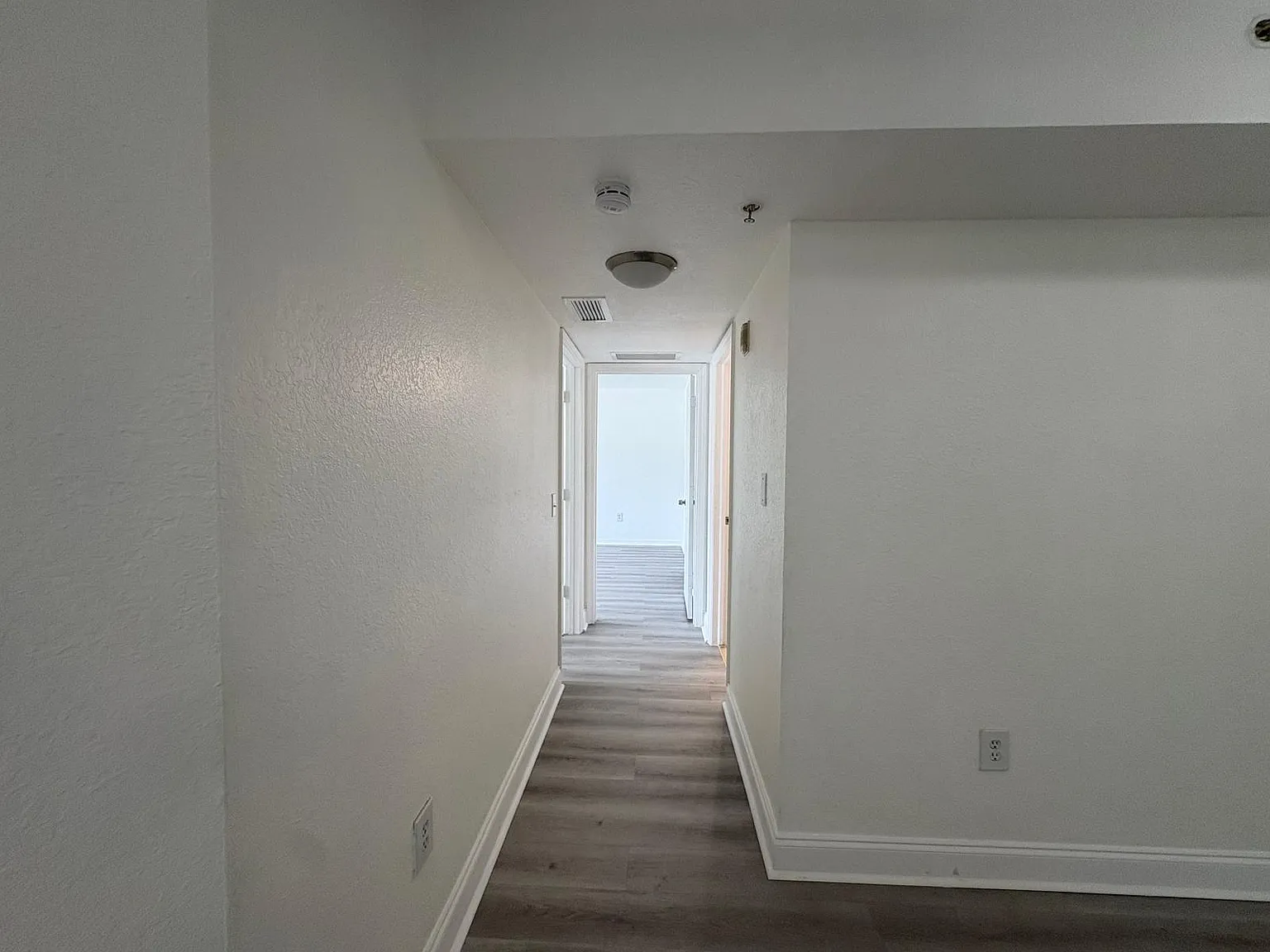 2 bed, 900 sqft, $1,799 — Photo 4