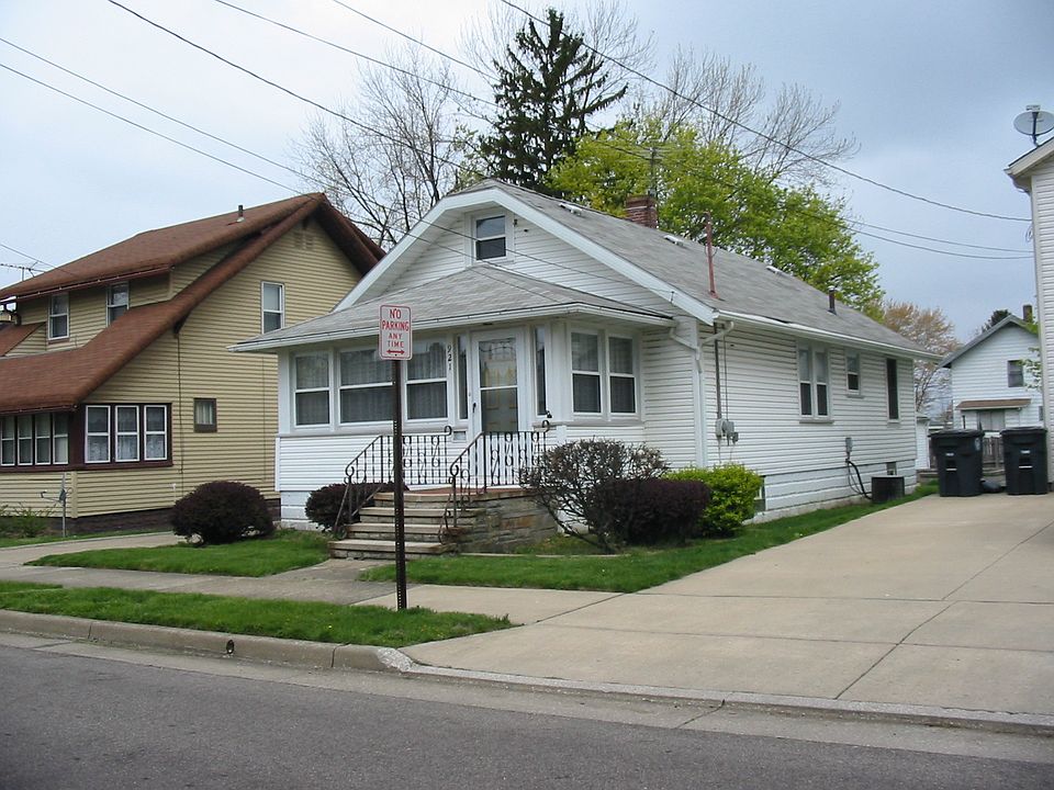 2nd image of 921 Saxon Ave