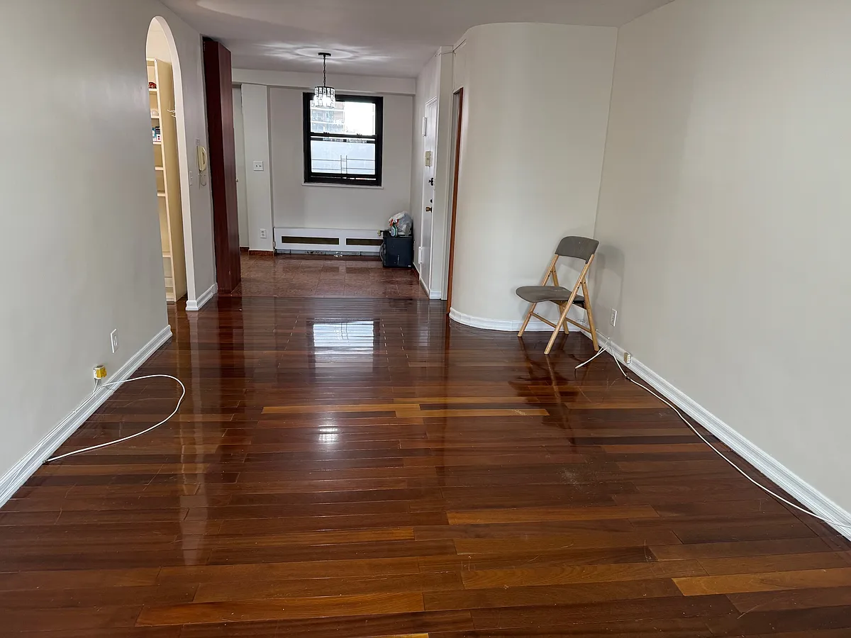 Building Photo - 61-45 98th St #10L