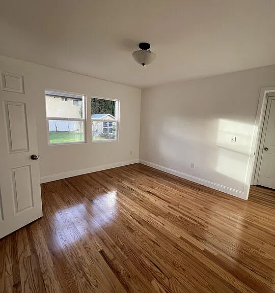 15605 S Berendo Ave — Photo 17
