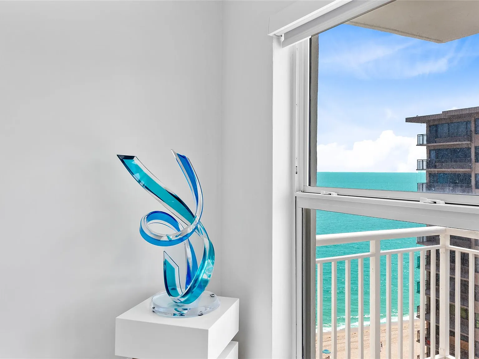 1 bed, 1.5 bath, 980 sqft, $3,600 — Photo 4