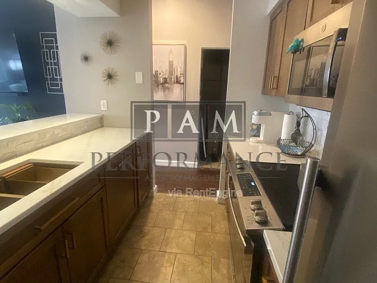 234 N Broadway — Photo 10