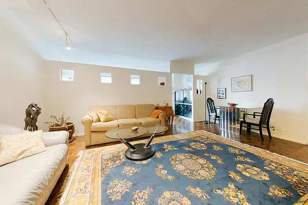 Rented by Akam Sales and Brokerage | media 20