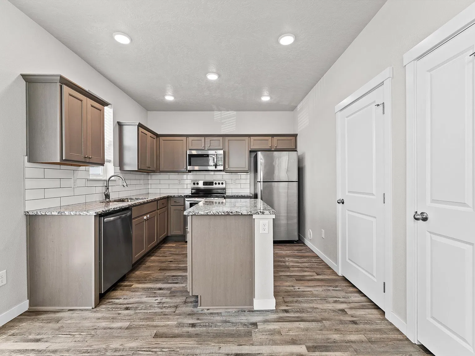 3 bed, 2.5 bath, 1280 sqft, $2,000 — Photo 4