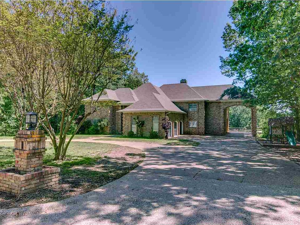 1st image of 3 Treasure Hill Dr
