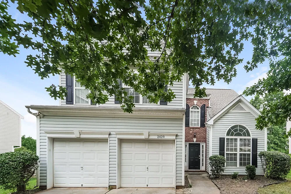 4 bed, 2.5 bath, 2285 sqft, $2,850 — Photo 1