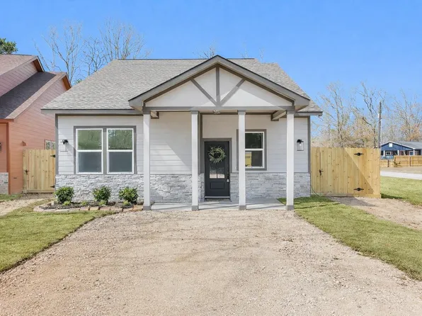 103 Canary St, Point Blank, TX 77364