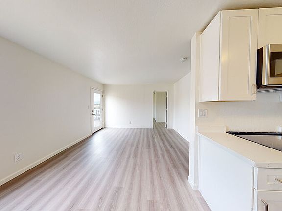 5th image of 410 Evelyn Ave APT 203