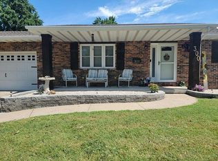 300 W Deblee Dr, California, MO 65018