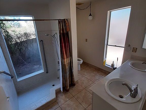 4th image of 902 E Country Gables Dr