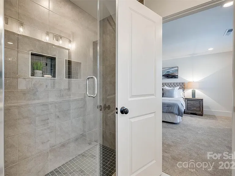 1241 Eastway Dr — Photo 22