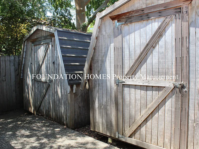33 College Ct — Photo 25