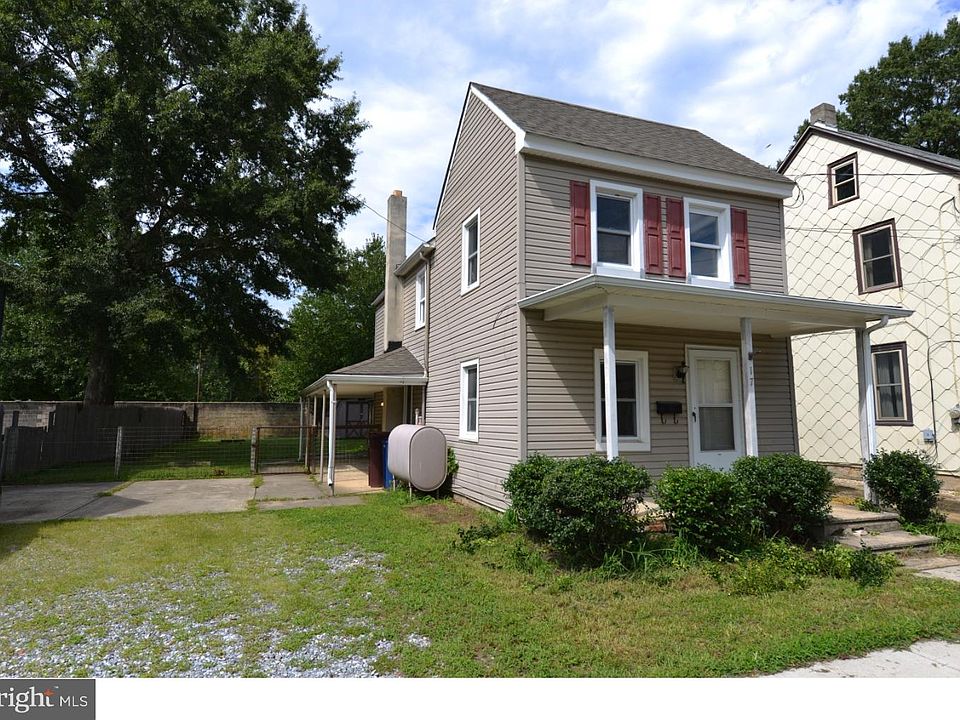 1st image of 17 E Millbrooke Ave