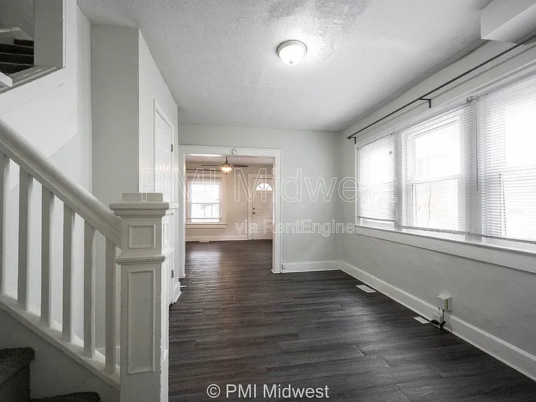 944 E Minnesota St — Photo 9