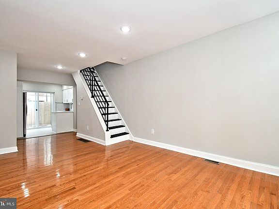 5th image of 1709 Dorrance St