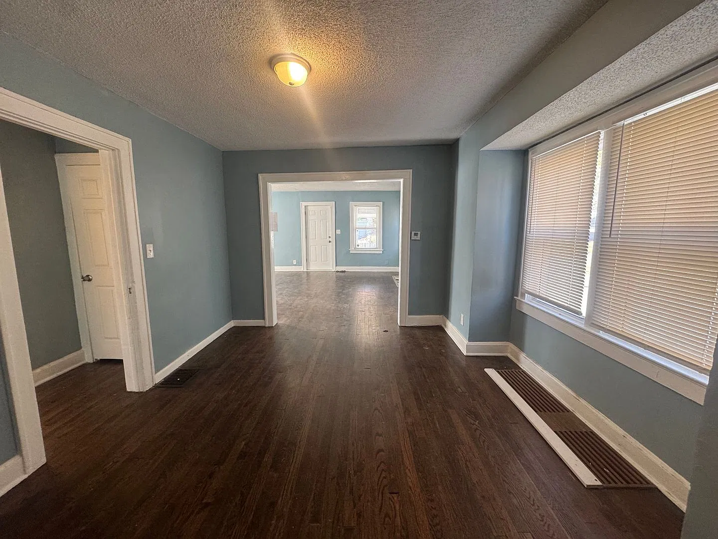 Coming Soon! 3-Bedroom, 2 Bath Single Family for Rent in Kansas City, MO | Fenced Yard + Covered ... — Photo 4