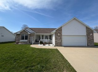 817 S Hanson Dr, Watseka, IL 60970
