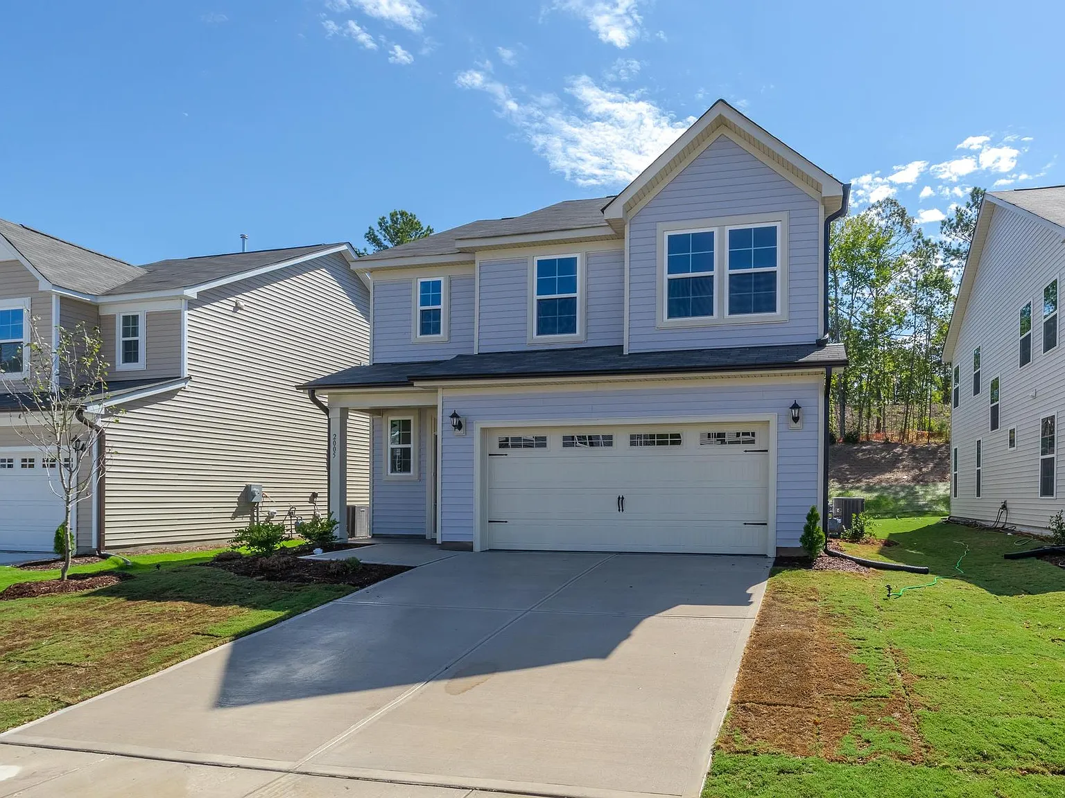 3 bed, 2.5 bath, 1859 sqft, $2,050 — Photo 2