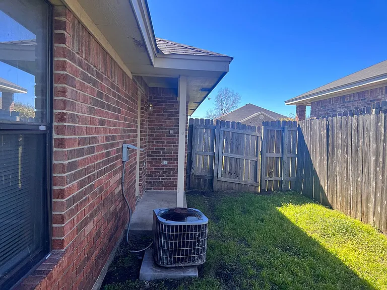 4505 John David Dr — Photo 11
