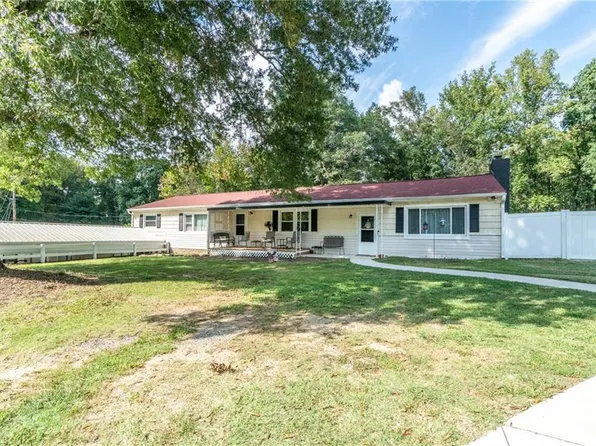 836 Halsbrook Rd, Greensboro, NC 27406