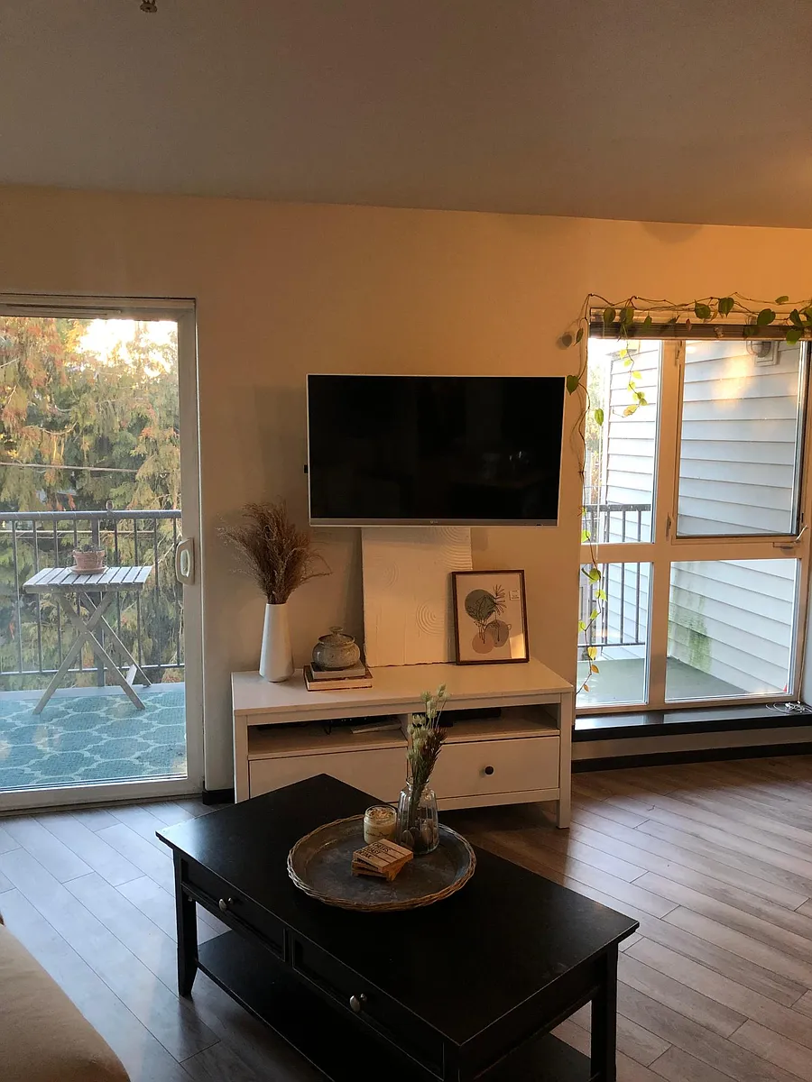 Building Photo - 4020 Aurora Ave N #212