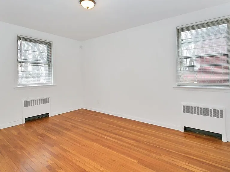 2730 Edgehill Ave — Photo 12