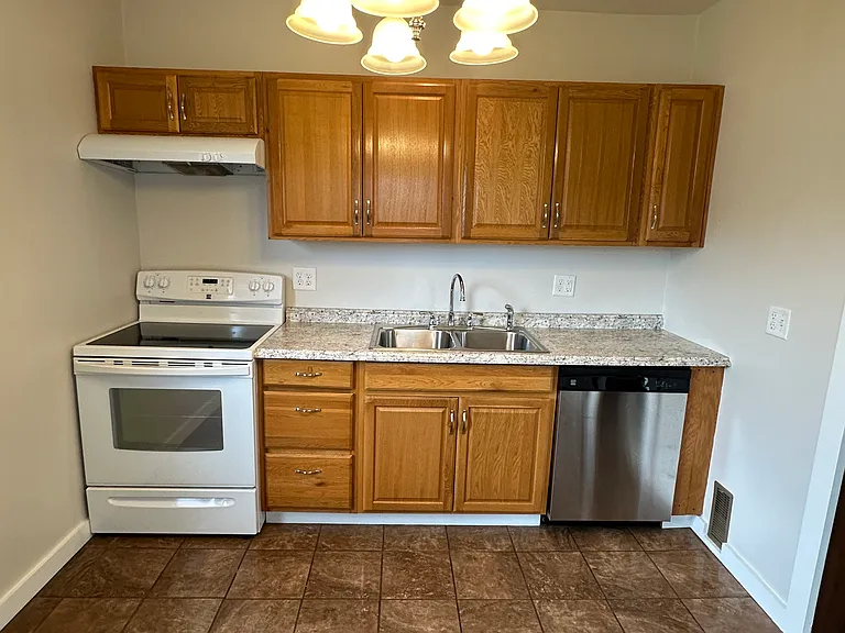 1724 Chester Ave #1724 — Photo 3