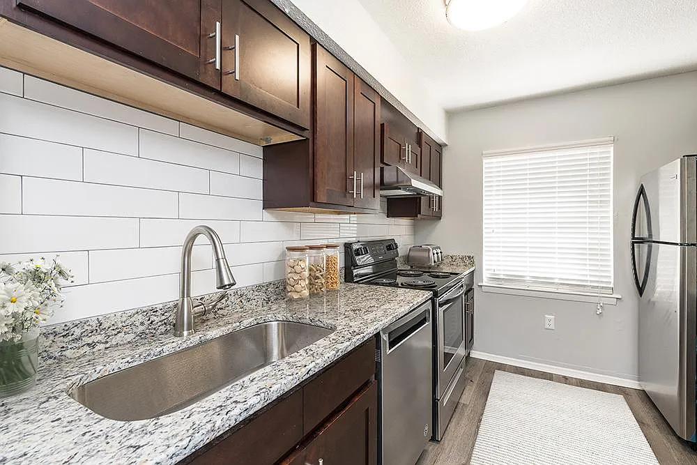 Carolina Breeze Apartments — Photo 2
