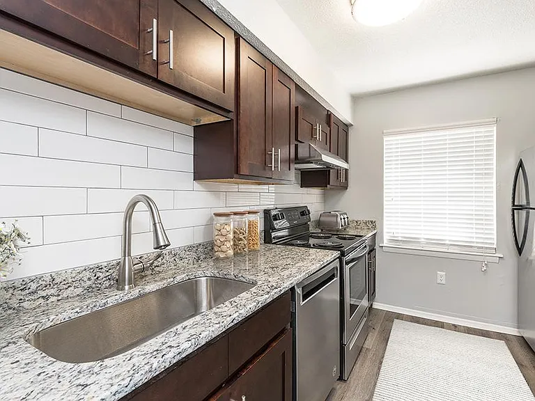 Carolina Breeze Apartments — Photo 2