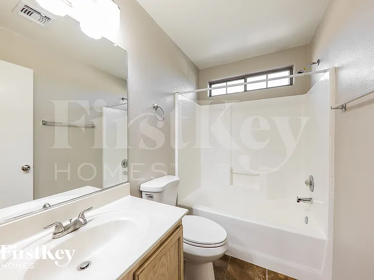 12807 W Voltaire Ave — Photo 17