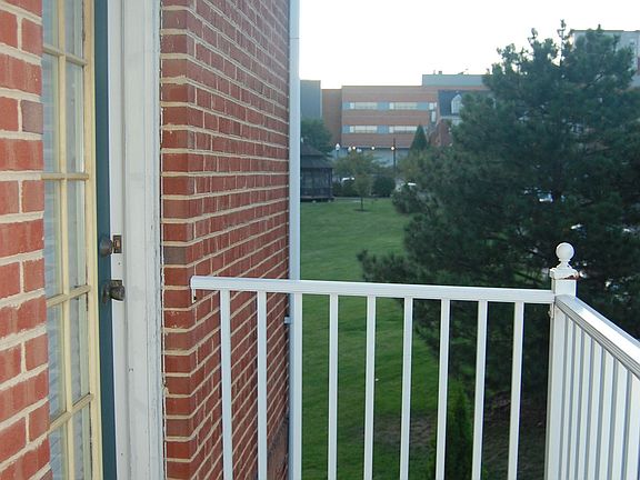 5th image of 102 Vaugh Dr