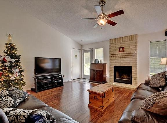 2nd image of 823 Sweetwater River Dr