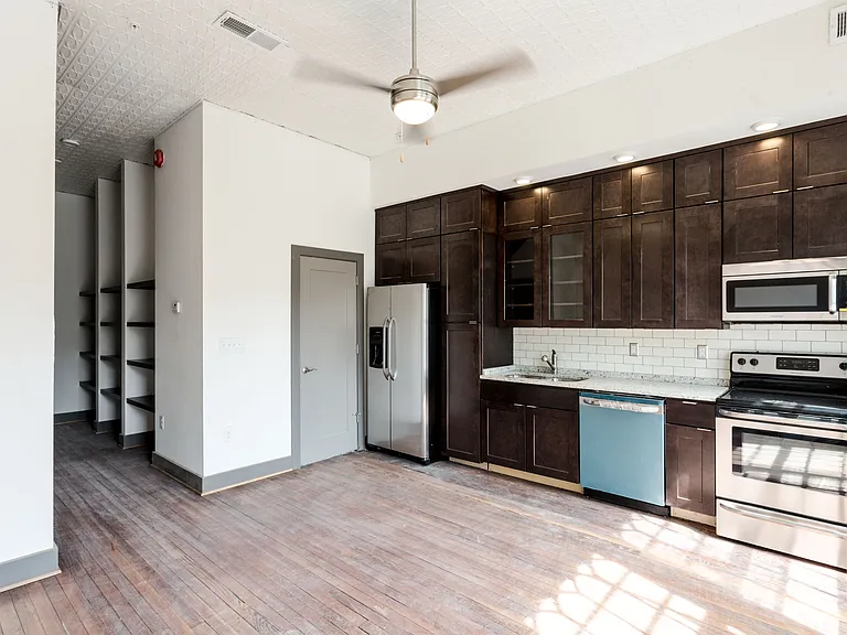 300 E Broad St #206 — Photo 2