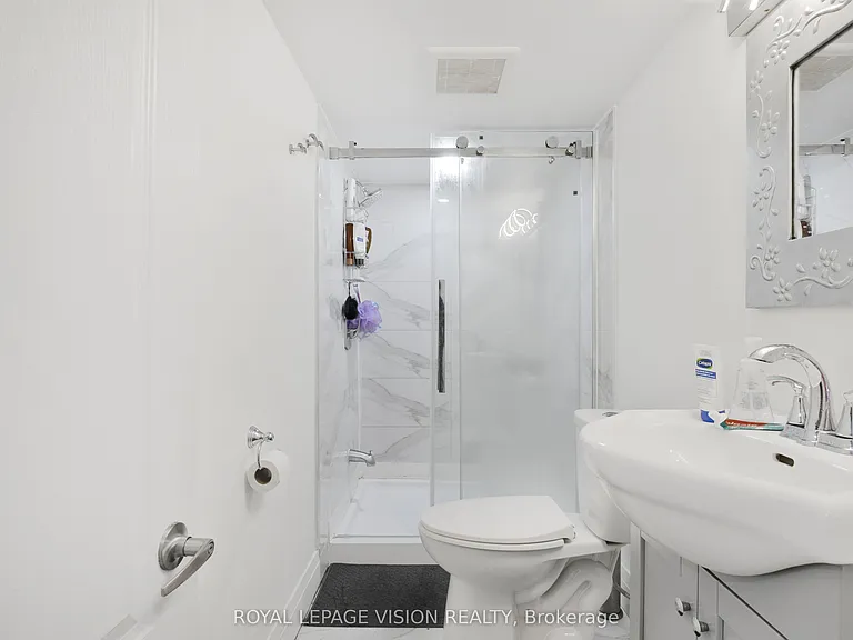 43 Lavinia St N #B — Photo 12