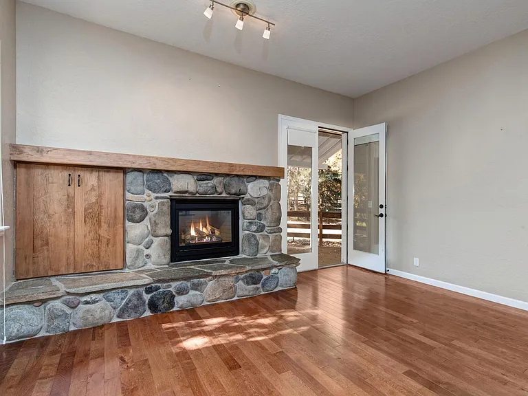 1656 W Silver Springs Rd — Photo 4