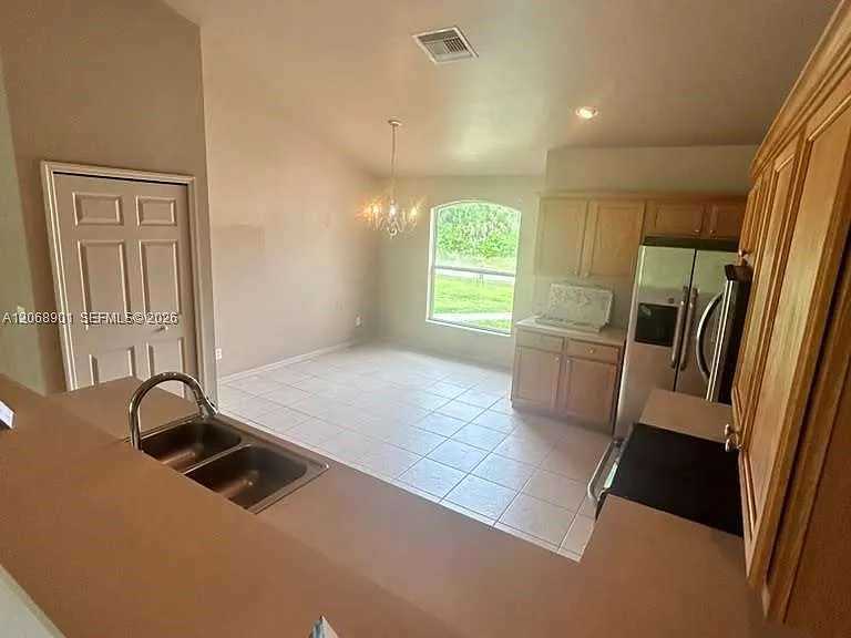 4129 NE 19th Pl — Photo 17
