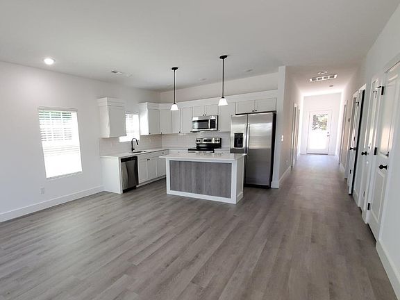 4th image of 816 Berry Rd